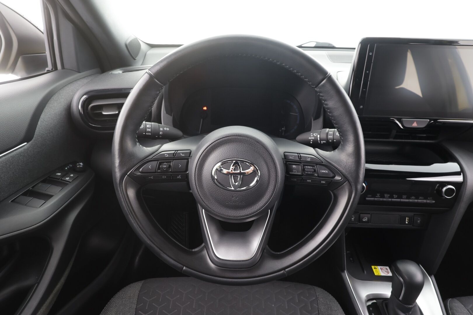 Toyota Yaris Cross 2022 1,5 Hybrid AWD-i Intense - | ACC | Lohko | P.Kamera | LED | Digimittaristo | Apple&Android | Suomi-auto | Merkkihuollettu | Kahdet Renkaat |