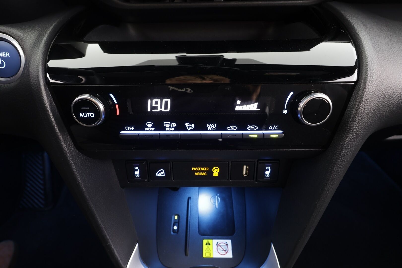 Toyota Yaris Cross 2022 1,5 Hybrid AWD-i Intense - | ACC | Lohko | P.Kamera | LED | Digimittaristo | Apple&Android | Suomi-auto | Merkkihuollettu | Kahdet Renkaat |