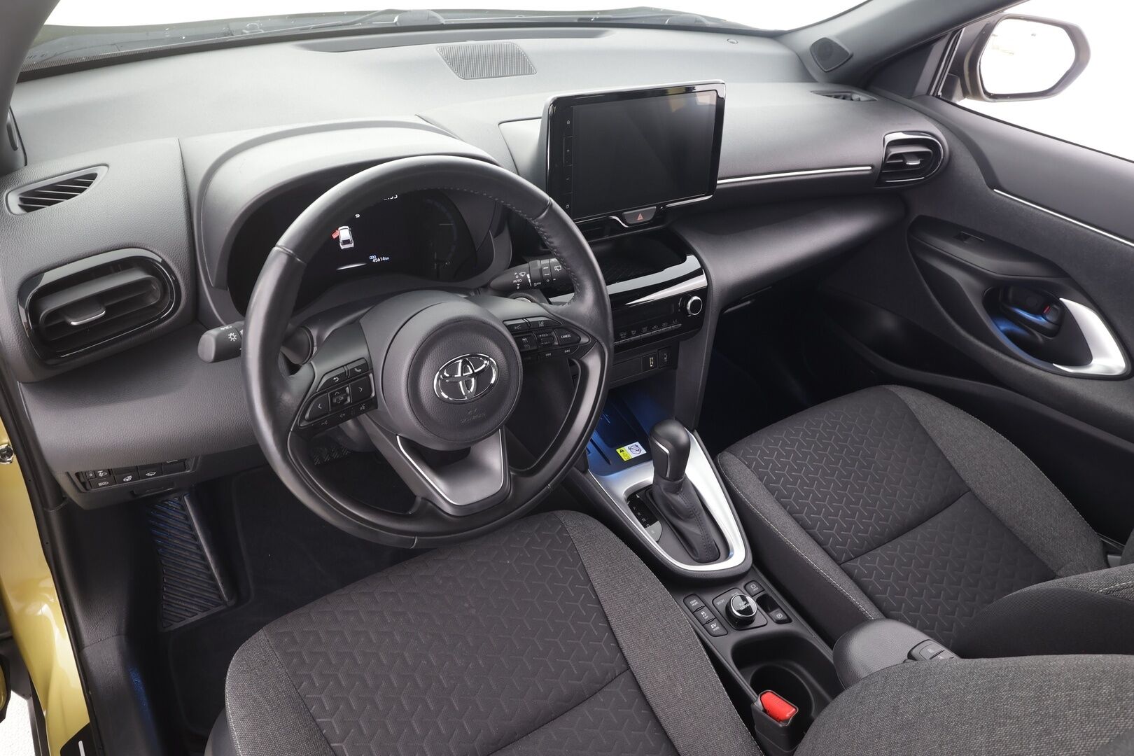 Toyota Yaris Cross 2022 1,5 Hybrid AWD-i Intense - | ACC | Lohko | P.Kamera | LED | Digimittaristo | Apple&Android | Suomi-auto | Merkkihuollettu | Kahdet Renkaat |