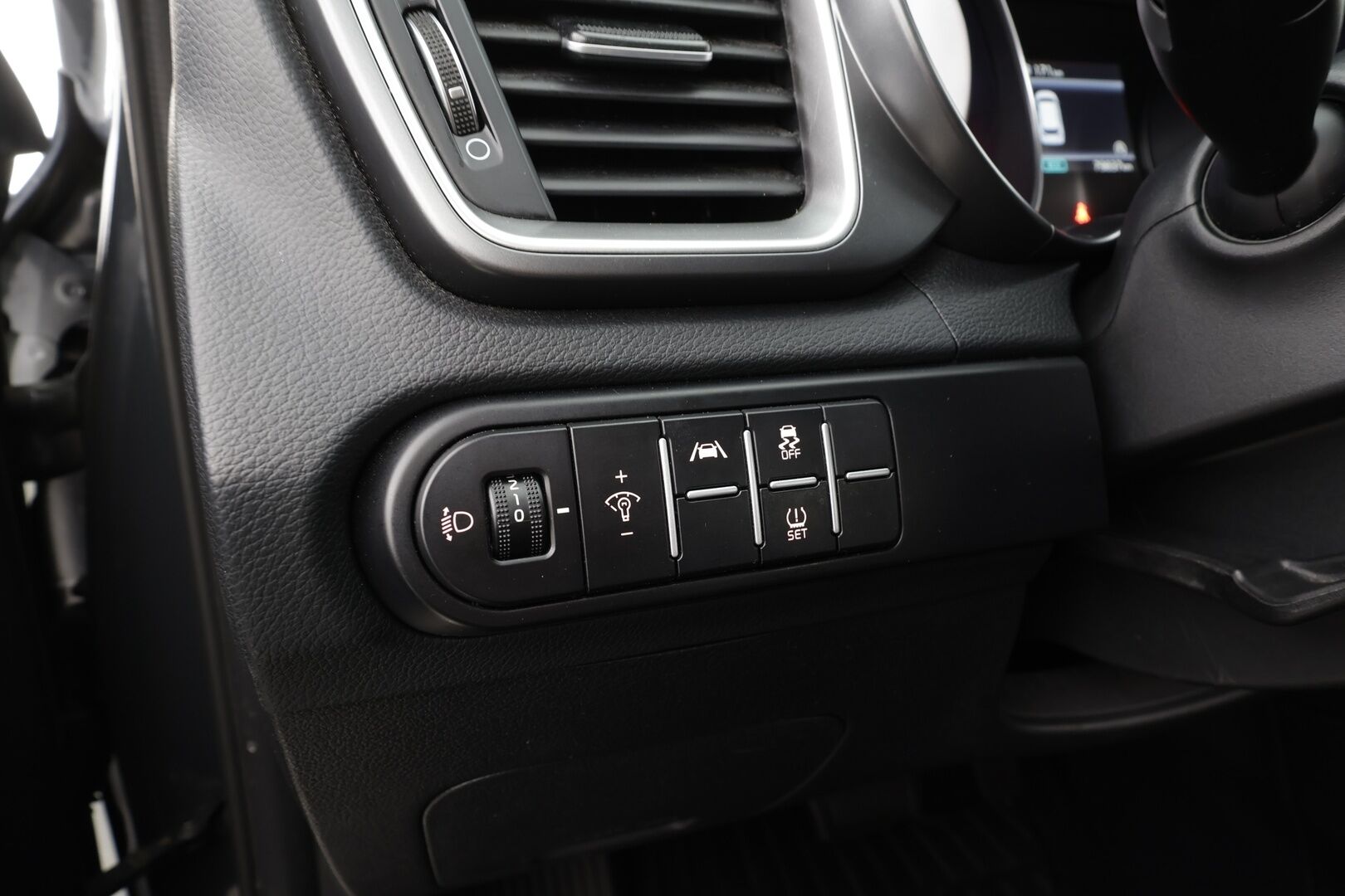 Kia Ceed 2022 1,0 T-GDI Mild-Hybrid 120hv LX SW DCT * Vakkari / Kaistavahti / P.Kamera / Lohko+Sisä / Apple&Android / ALV * - Suomi-auto / 2x Renkaat - HULLUT AVAJAISHULINAT KORKOTARJOUS 3,29 %