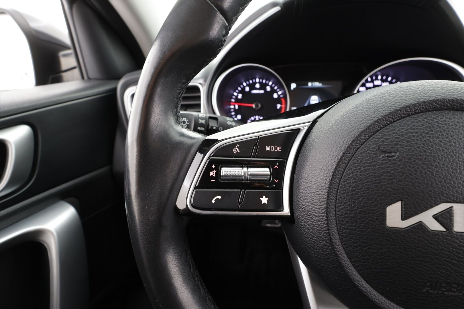 Kia Ceed 2022 1,0 T-GDI Mild-Hybrid 120hv LX SW DCT * Vakkari / Kaistavahti / P.Kamera / Lohko+Sisä / Apple&Android / ALV * - Suomi-auto / 2x Renkaat - HULLUT AVAJAISHULINAT KORKOTARJOUS 3,29 %