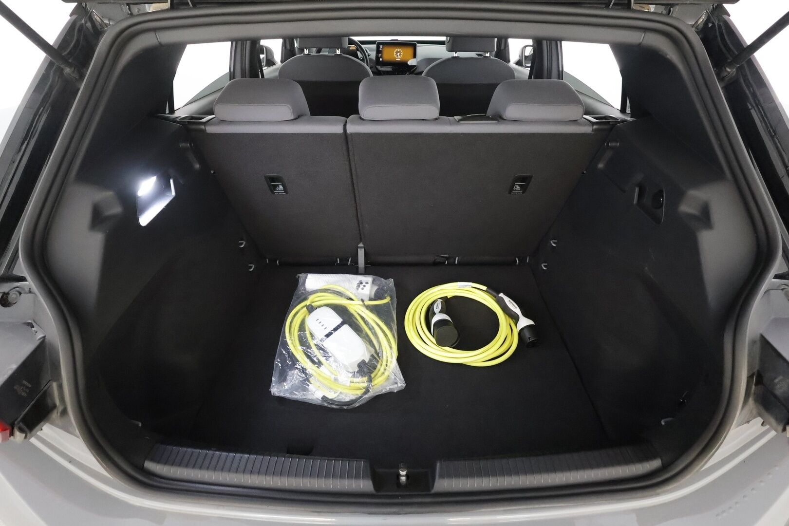 Volkswagen ID.3 2022 Pro 107 kW * ILP / ACC / Matrix / P.Tutkat / Navi / Kaistavahti * - 1-om Suomi-auto / 2x Latauskaapelit / Kahdet renkaat aluvanteilla / Merkkihuollot