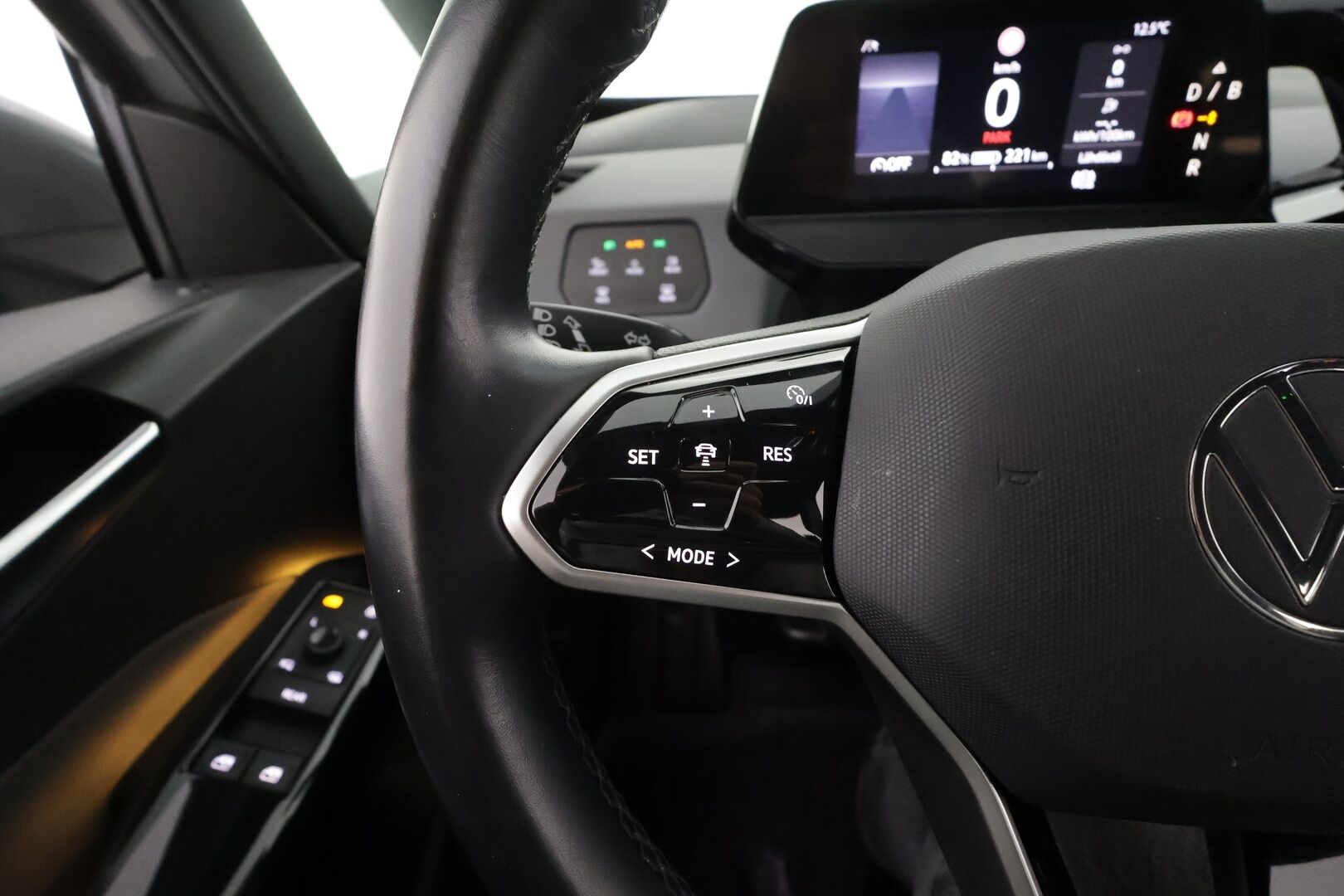 Volkswagen ID.3 2022 Pro 107 kW * ILP / ACC / Matrix / P.Tutkat / Navi / Kaistavahti * - 1-om Suomi-auto / 2x Latauskaapelit / Kahdet renkaat aluvanteilla / Merkkihuollot