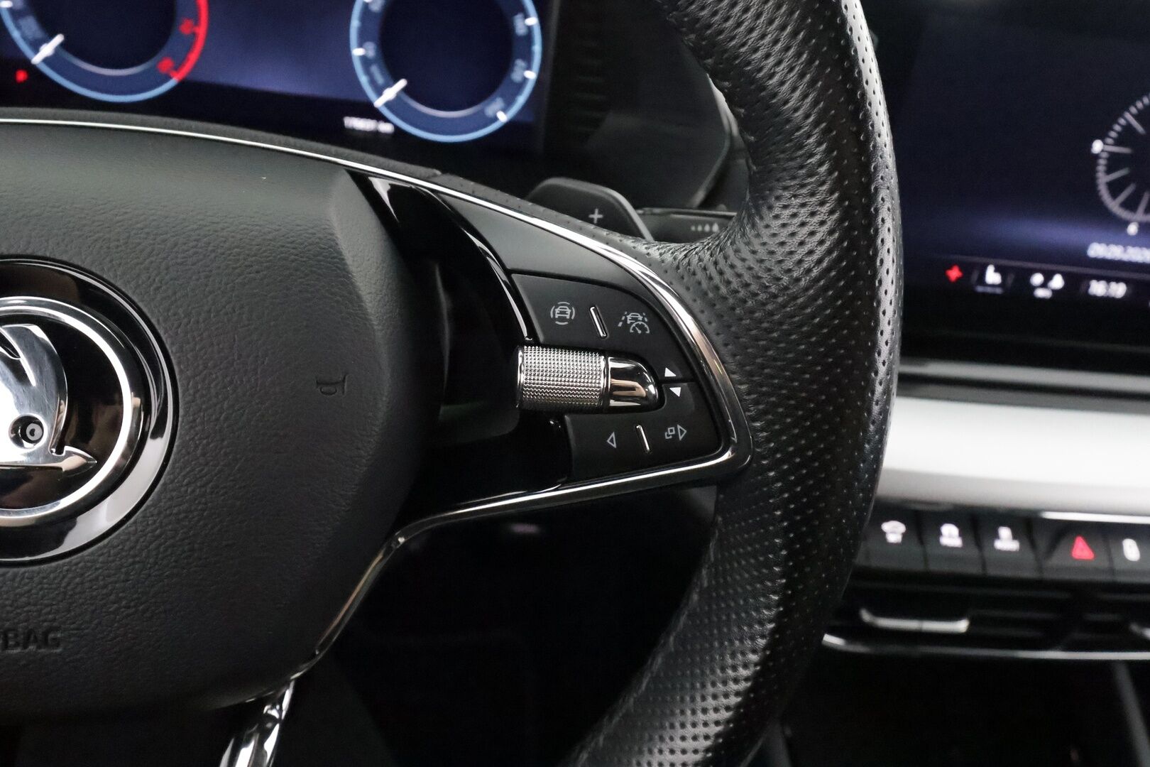 Skoda Octavia 2022 Combi 1.5 TSI Style eTEC DSG Autom. - | ACC | Webasto | Koukku | Matrix-LED | HUD | Ratinlämmitys | P.Kamera | Muistipenkki | Apple&Android | Suomi-auto | Kahdet Renkaat | merkkihuollettu |