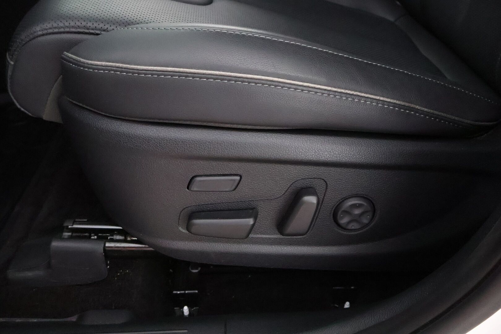 Hyundai Santa Fe 2022 1.6 T-GDI 265 hv Plug in 4WD 6AT Premium 7P MY21 - 3,99 % KORKOTARJOUS TÄHÄN AUTOON 31.8. ASTI! - 1Om Suomiauto / Adapt.Vakkari / Ilmastoidut Nahkapenkit / Krell Premium Audio / HUD / Ratinlämmitys / 7P / Navi / Supervarusteltu!