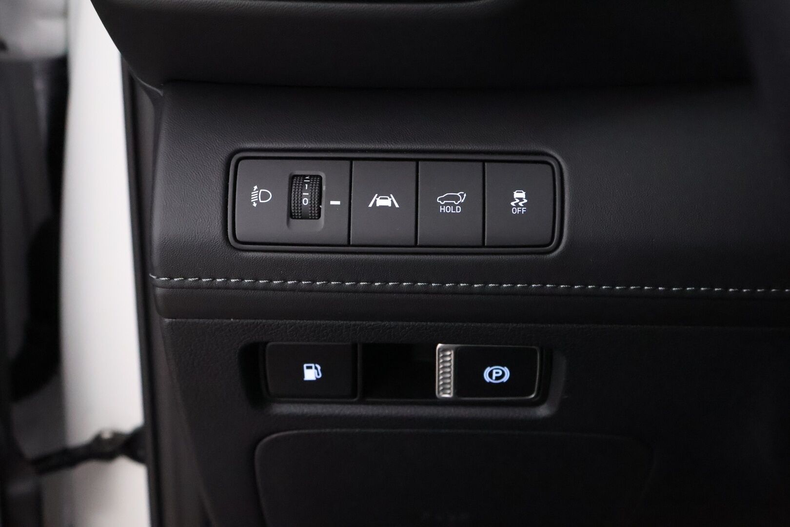 Hyundai Santa Fe 2022 1.6 T-GDI 265 hv Plug in 4WD 6AT Premium 7P MY21 - 3,99 % KORKOTARJOUS TÄHÄN AUTOON 31.8. ASTI! - 1Om Suomiauto / Adapt.Vakkari / Ilmastoidut Nahkapenkit / Krell Premium Audio / HUD / Ratinlämmitys / 7P / Navi / Supervarusteltu!