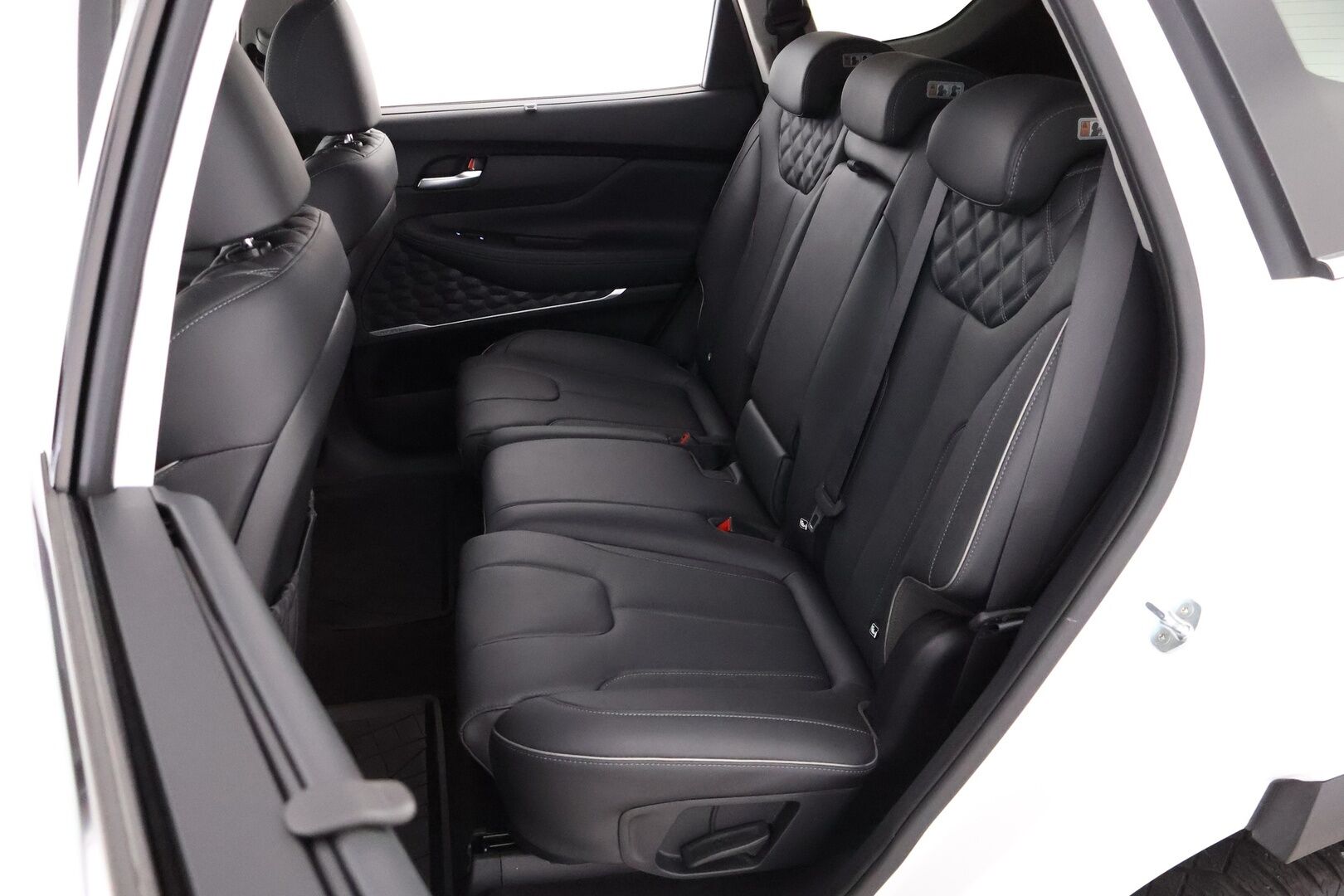 Hyundai Santa Fe 2022 1.6 T-GDI 265 hv Plug in 4WD 6AT Premium 7P MY21 - 3,99 % KORKOTARJOUS TÄHÄN AUTOON 31.8. ASTI! - 1Om Suomiauto / Adapt.Vakkari / Ilmastoidut Nahkapenkit / Krell Premium Audio / HUD / Ratinlämmitys / 7P / Navi / Supervarusteltu!