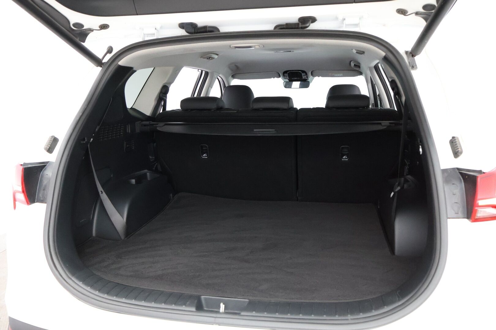 Hyundai Santa Fe 2022 1.6 T-GDI 265 hv Plug in 4WD 6AT Premium 7P MY21 - 3,99 % KORKOTARJOUS TÄHÄN AUTOON 31.8. ASTI! - 1Om Suomiauto / Adapt.Vakkari / Ilmastoidut Nahkapenkit / Krell Premium Audio / HUD / Ratinlämmitys / 7P / Navi / Supervarusteltu!