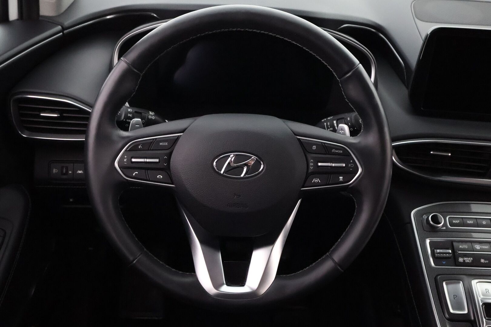 Hyundai Santa Fe 2022 1.6 T-GDI 265 hv Plug in 4WD 6AT Premium 7P MY21 - 3,99 % KORKOTARJOUS TÄHÄN AUTOON 31.8. ASTI! - 1Om Suomiauto / Adapt.Vakkari / Ilmastoidut Nahkapenkit / Krell Premium Audio / HUD / Ratinlämmitys / 7P / Navi / Supervarusteltu!