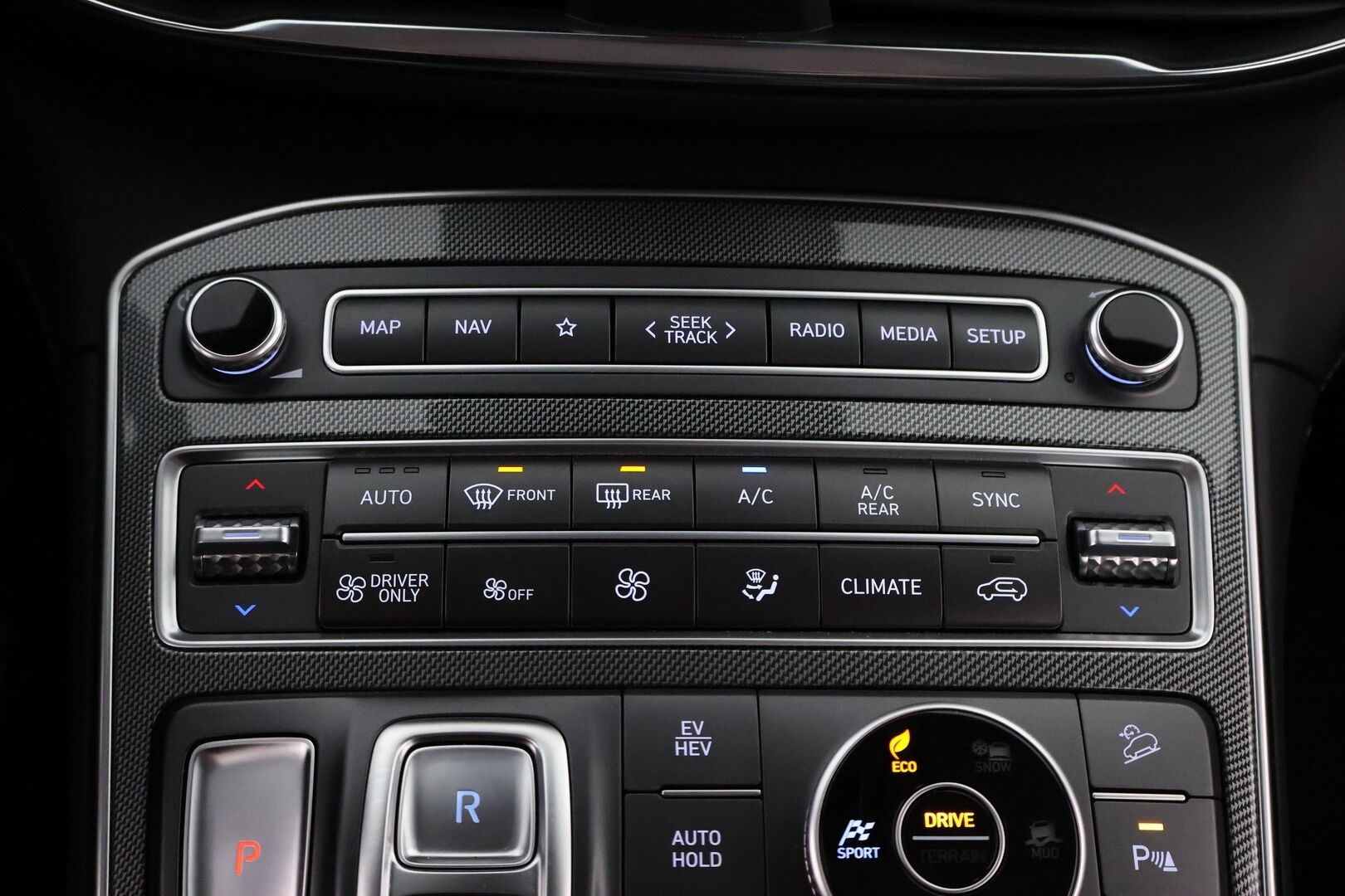 Hyundai Santa Fe 2022 1.6 T-GDI 265 hv Plug in 4WD 6AT Premium 7P MY21 - 3,99 % KORKOTARJOUS TÄHÄN AUTOON 31.8. ASTI! - 1Om Suomiauto / Adapt.Vakkari / Ilmastoidut Nahkapenkit / Krell Premium Audio / HUD / Ratinlämmitys / 7P / Navi / Supervarusteltu!