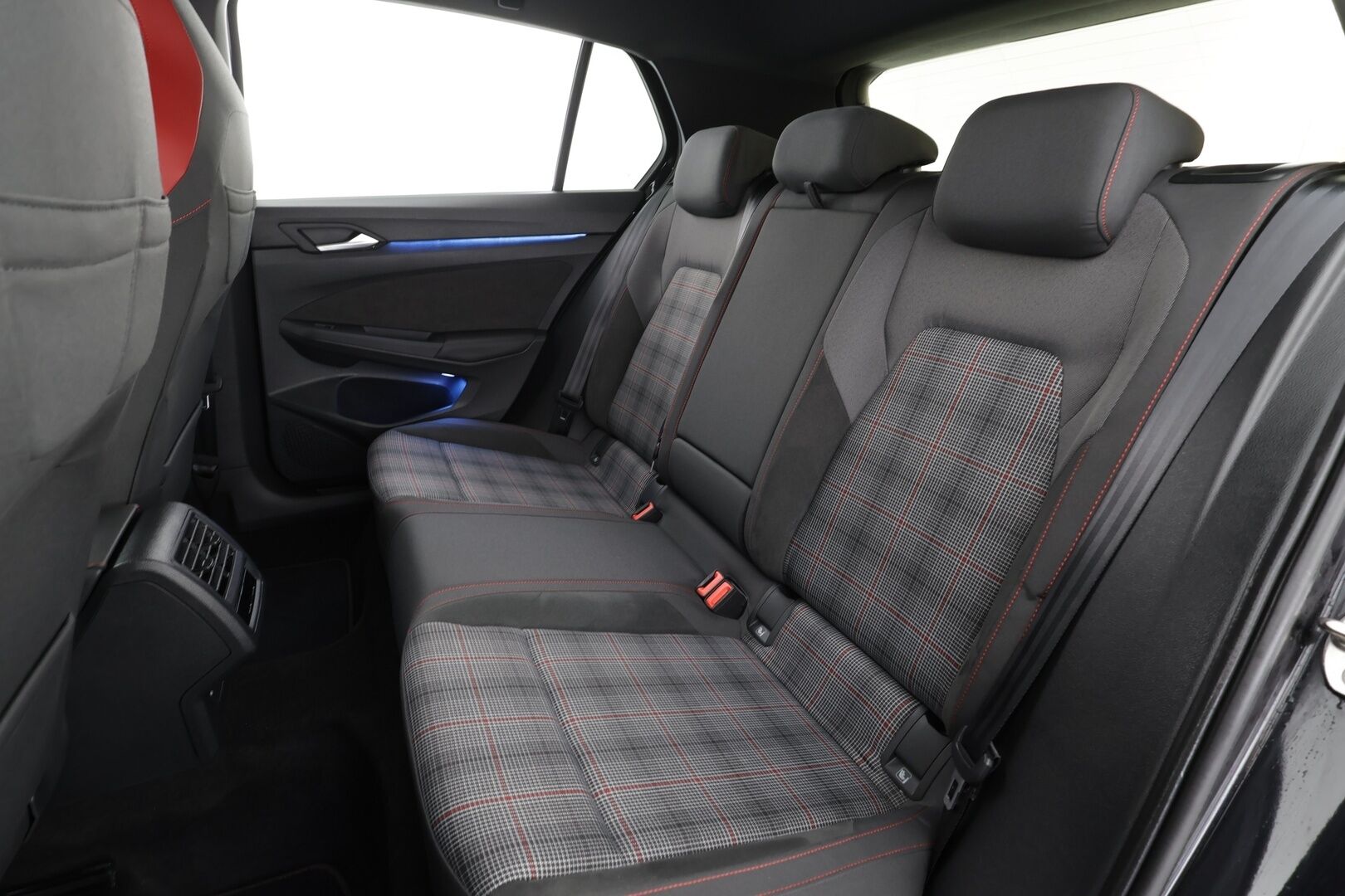 Volkswagen Golf 2023 GTI 2,0 TSI 180 kW DSG * ACC / P.tutkat / IQ.Light / Webasto / Navi / Sporttipenkit / Digimittaristo * - 1.Om Suomi-auto / Kahdet renkaat aluvanteilla