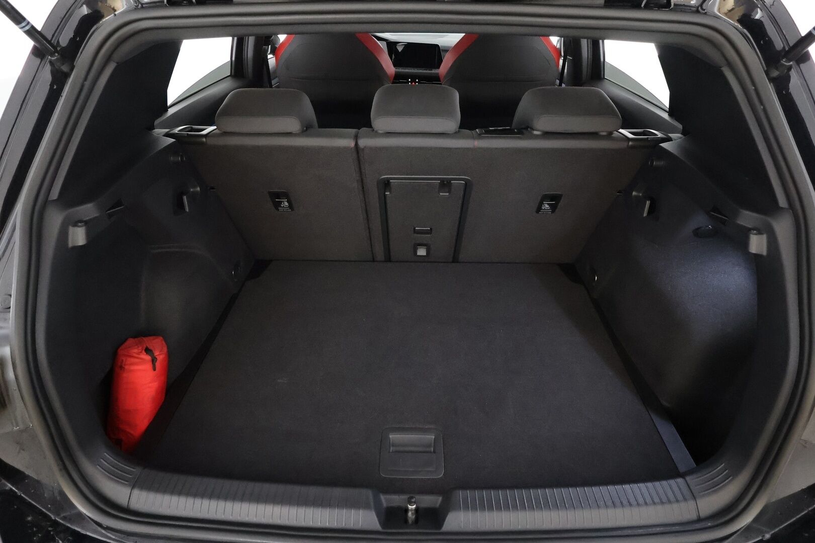 Volkswagen Golf 2023 GTI 2,0 TSI 180 kW DSG * ACC / P.tutkat / IQ.Light / Webasto / Navi / Sporttipenkit / Digimittaristo * - 1.Om Suomi-auto / Kahdet renkaat aluvanteilla - HULLU BLACKWEEK KORKOTARJOUS 2,49%