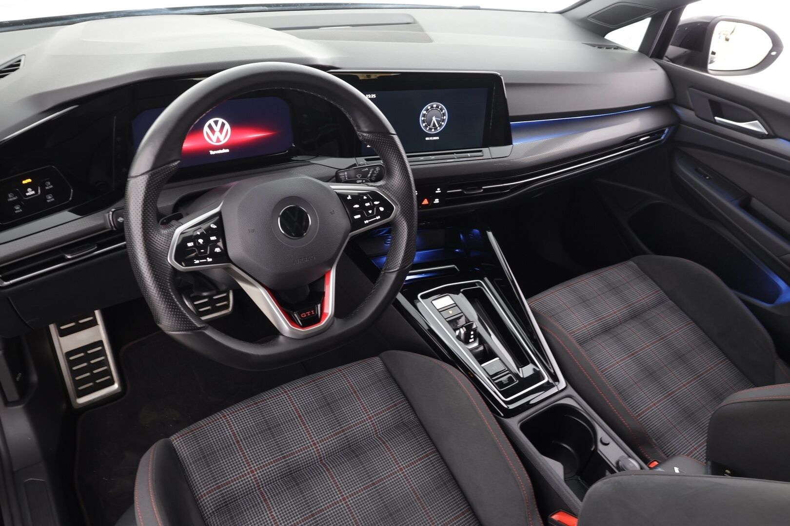 Volkswagen Golf 2023 GTI 2,0 TSI 180 kW DSG * ACC / P.tutkat / IQ.Light / Webasto / Navi / Sporttipenkit / Digimittaristo * - 1.Om Suomi-auto / Kahdet renkaat aluvanteilla