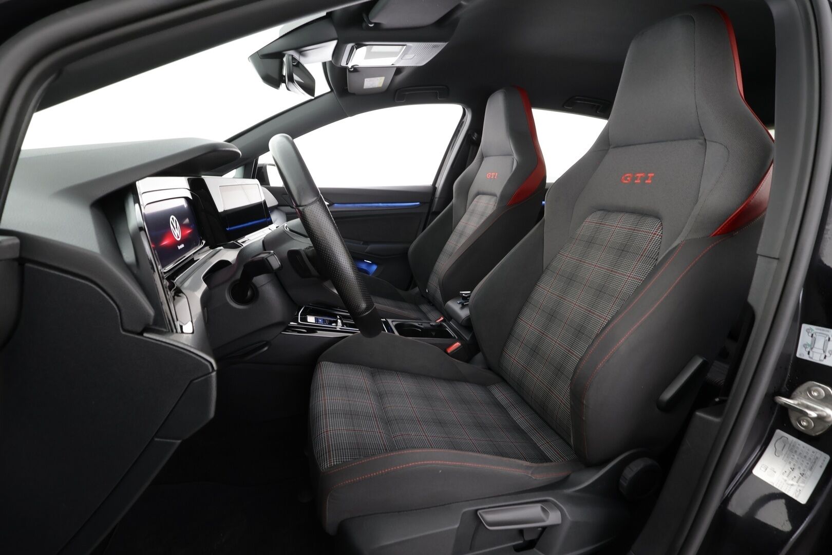 Volkswagen Golf 2023 GTI 2,0 TSI 180 kW DSG * ACC / P.tutkat / IQ.Light / Webasto / Navi / Sporttipenkit / Digimittaristo * - 1.Om Suomi-auto / Kahdet renkaat aluvanteilla