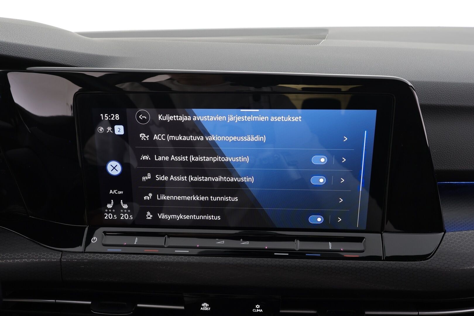 Volkswagen Golf 2023 GTI 2,0 TSI 180 kW DSG * ACC / P.tutkat / IQ.Light / Webasto / Navi / Sporttipenkit / Digimittaristo * - 1.Om Suomi-auto / Kahdet renkaat aluvanteilla