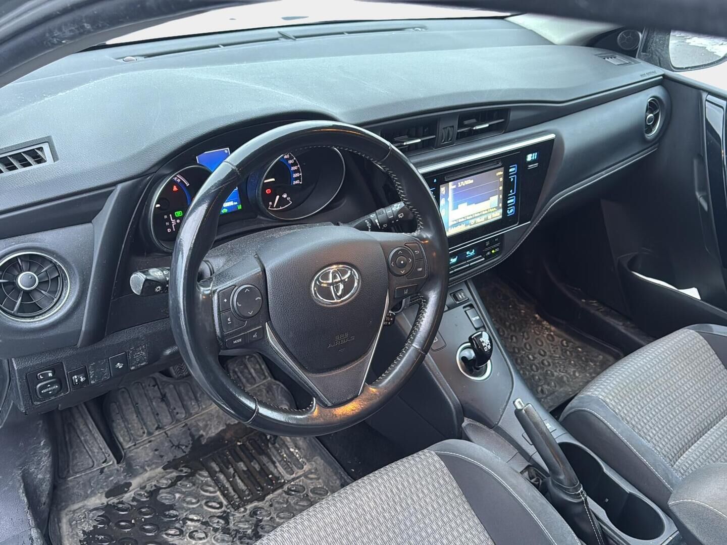 Toyota Auris 2017 Touring Sports 1,8 Hybrid Active ** Vakkari / Siisti / Kahdet rekaat / Bluetooth - Asiallinen huoltohistoria / Kahdet renkaat