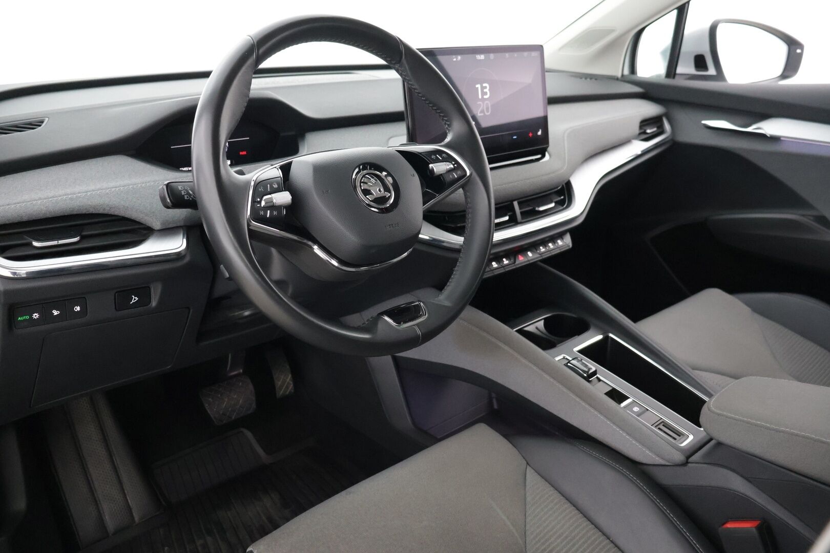 SKODA ENYAQ 2021 60 IV *ILP / 360 Kamera / Ratinlämmitin / Vetokoukku / Navigointi* - * 2x renkaat alumiinivantein / Merkkihuollettu / 2x latauskaapelit*