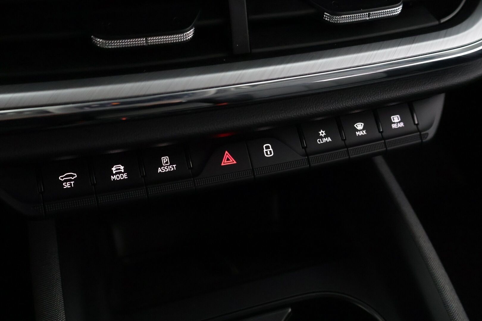 SKODA ENYAQ 2021 60 IV *ILP / 360 Kamera / Ratinlämmitin / Vetokoukku / Navigointi* - * 2x renkaat alumiinivantein / Merkkihuollettu / 2x latauskaapelit*