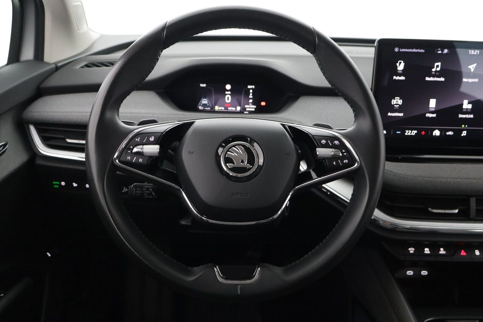 SKODA ENYAQ 2021 60 IV *ILP / 360 Kamera / Ratinlämmitin / Vetokoukku / Navigointi* - * 2x renkaat alumiinivantein / Merkkihuollettu / 2x latauskaapelit*