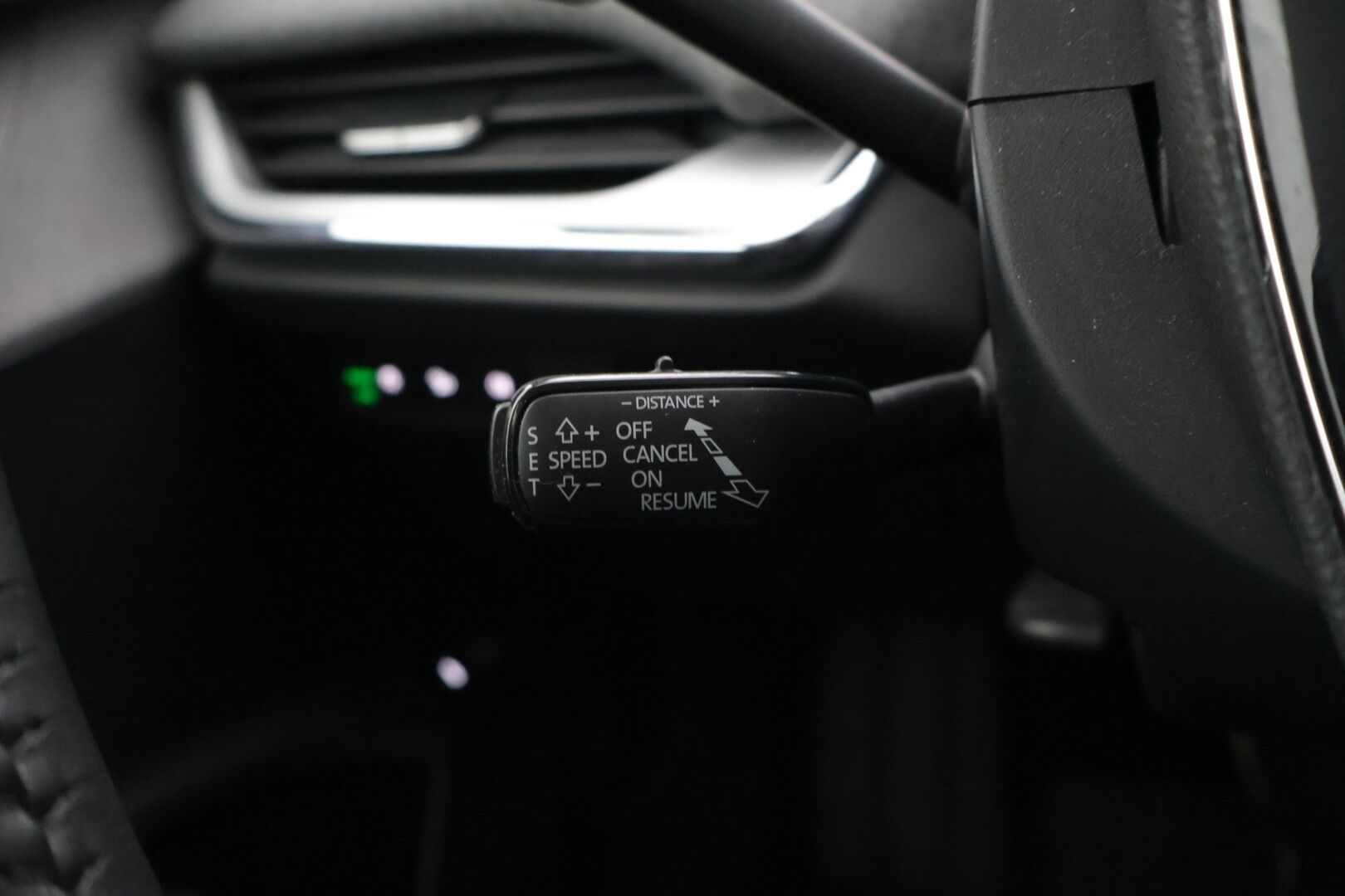 SKODA ENYAQ 2021 60 IV *ILP / 360 Kamera / Ratinlämmitin / Vetokoukku / Navigointi* - * 2x renkaat alumiinivantein / Merkkihuollettu / 2x latauskaapelit*
