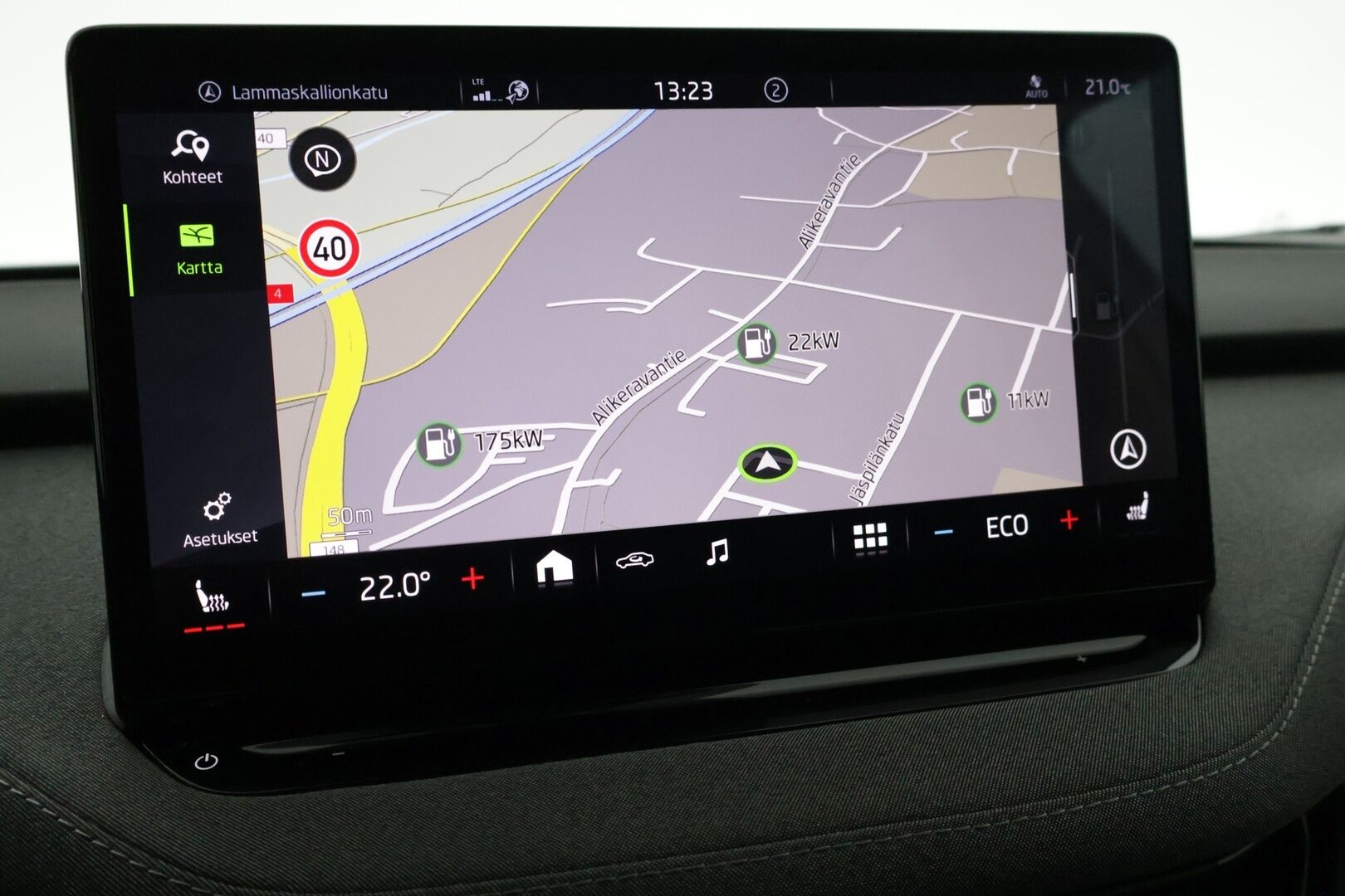 SKODA ENYAQ 2021 60 IV *ILP / 360 Kamera / Ratinlämmitin / Vetokoukku / Navigointi* - * 2x renkaat alumiinivantein / Merkkihuollettu / 2x latauskaapelit*