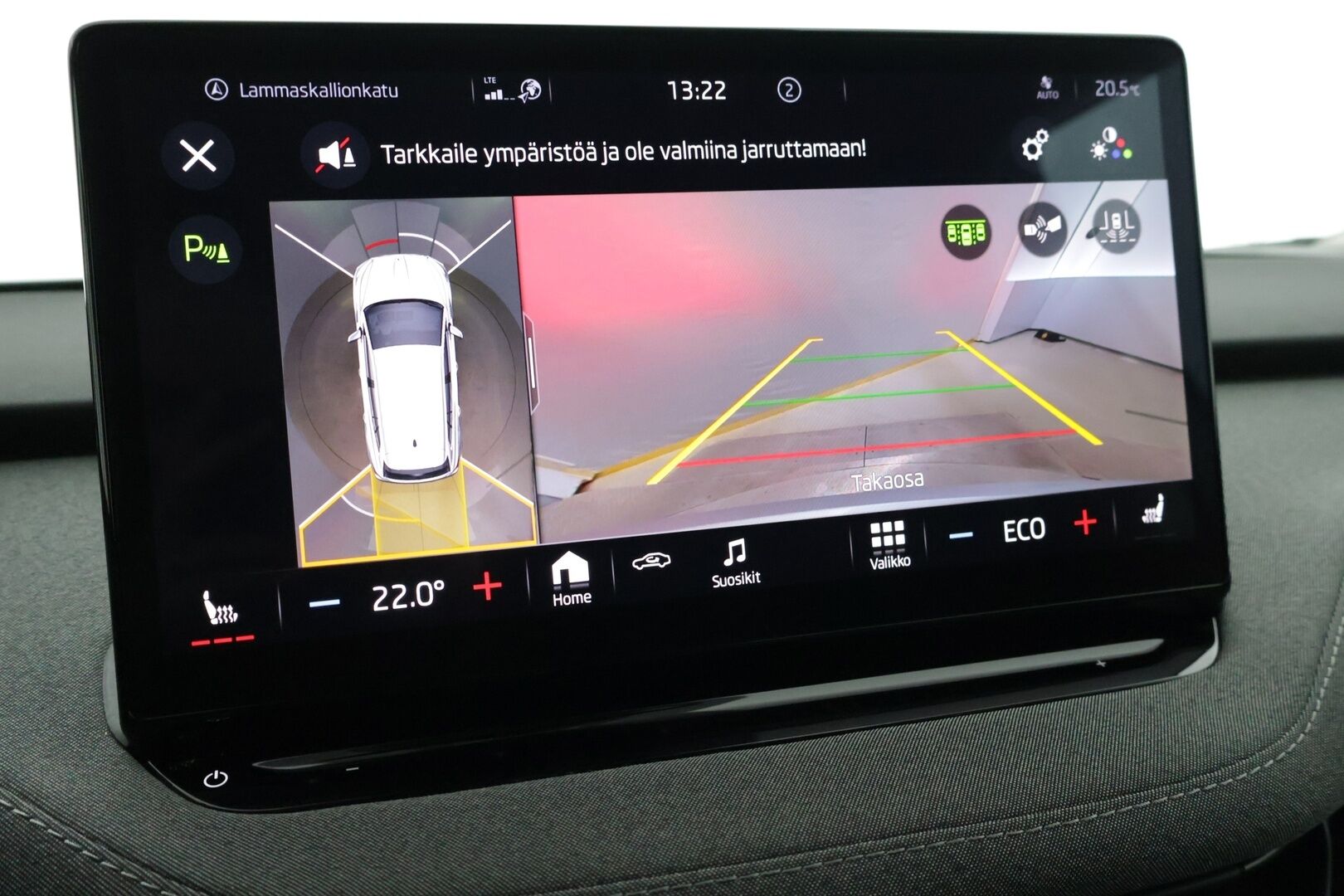 SKODA ENYAQ 2021 60 IV *ILP / 360 Kamera / Ratinlämmitin / Vetokoukku / Navigointi* - * 2x renkaat alumiinivantein / Merkkihuollettu / 2x latauskaapelit*