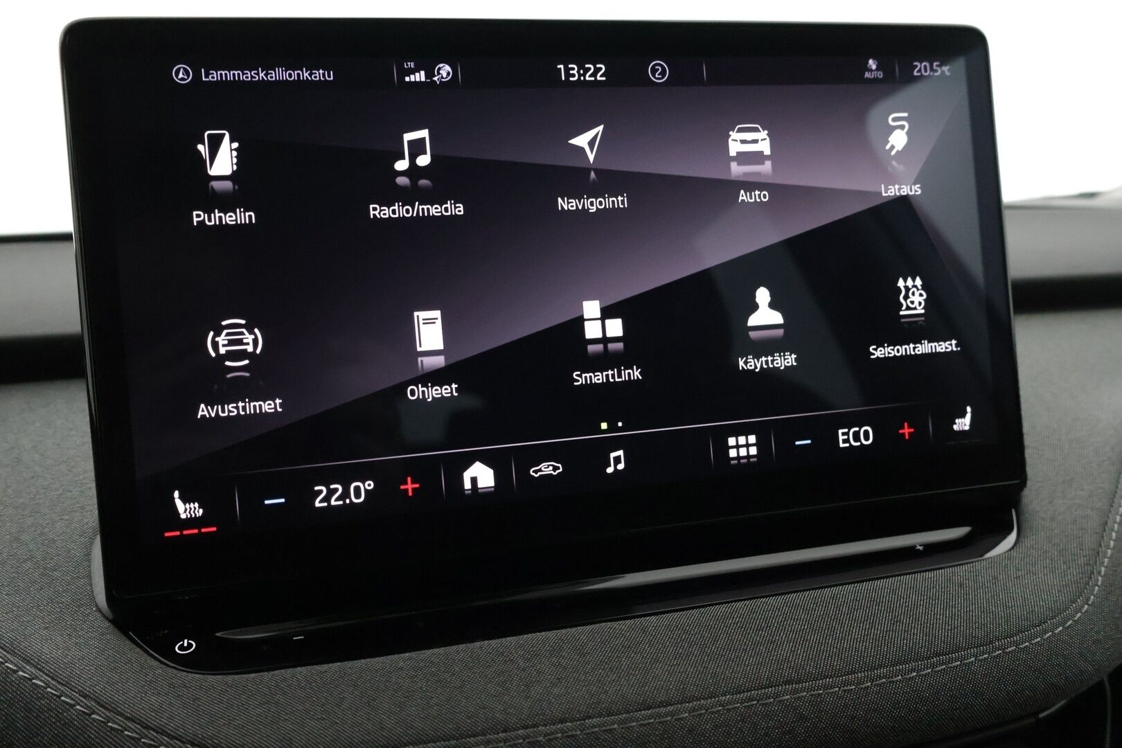 SKODA ENYAQ 2021 60 IV *ILP / 360 Kamera / Ratinlämmitin / Vetokoukku / Navigointi* - * 2x renkaat alumiinivantein / Merkkihuollettu / 2x latauskaapelit*