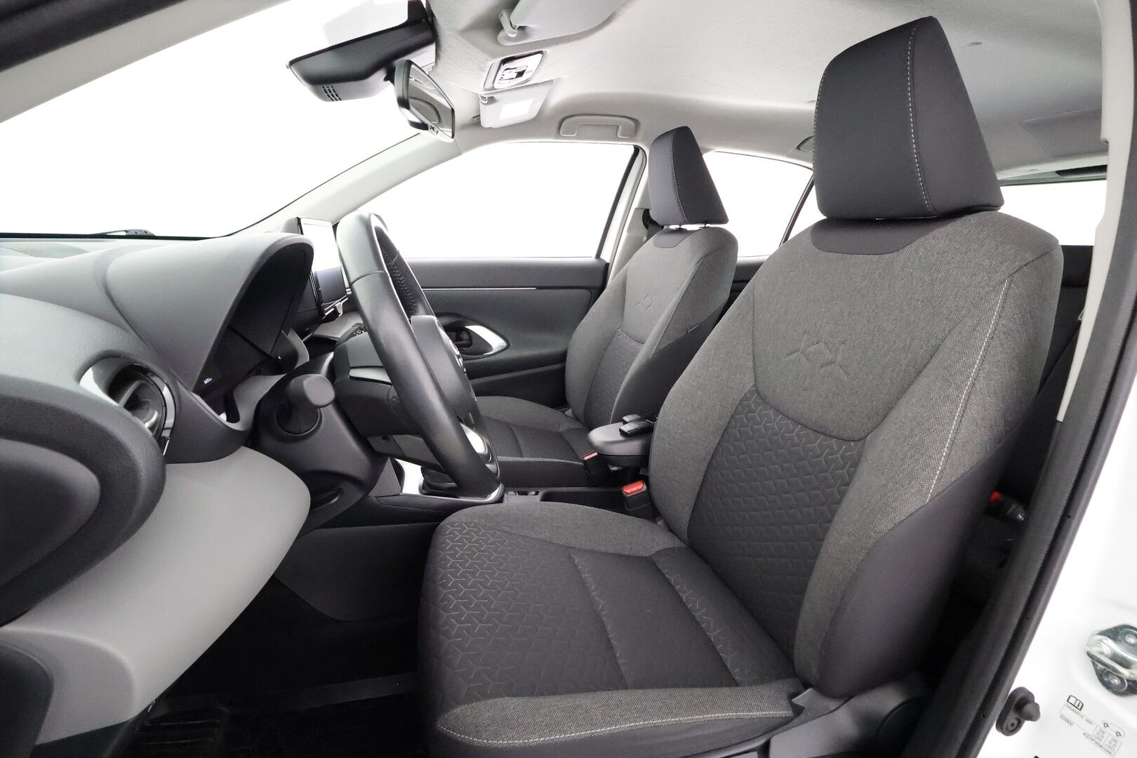 Toyota Yaris Cross 2022 1,5 Hybrid Active - | ACC | LED | P.Kamera | Lohkolämmitin | Kaistavahti | Keyless | 1-om Suomi-auto | Kahdet renkaat | Merkkihuollot |
