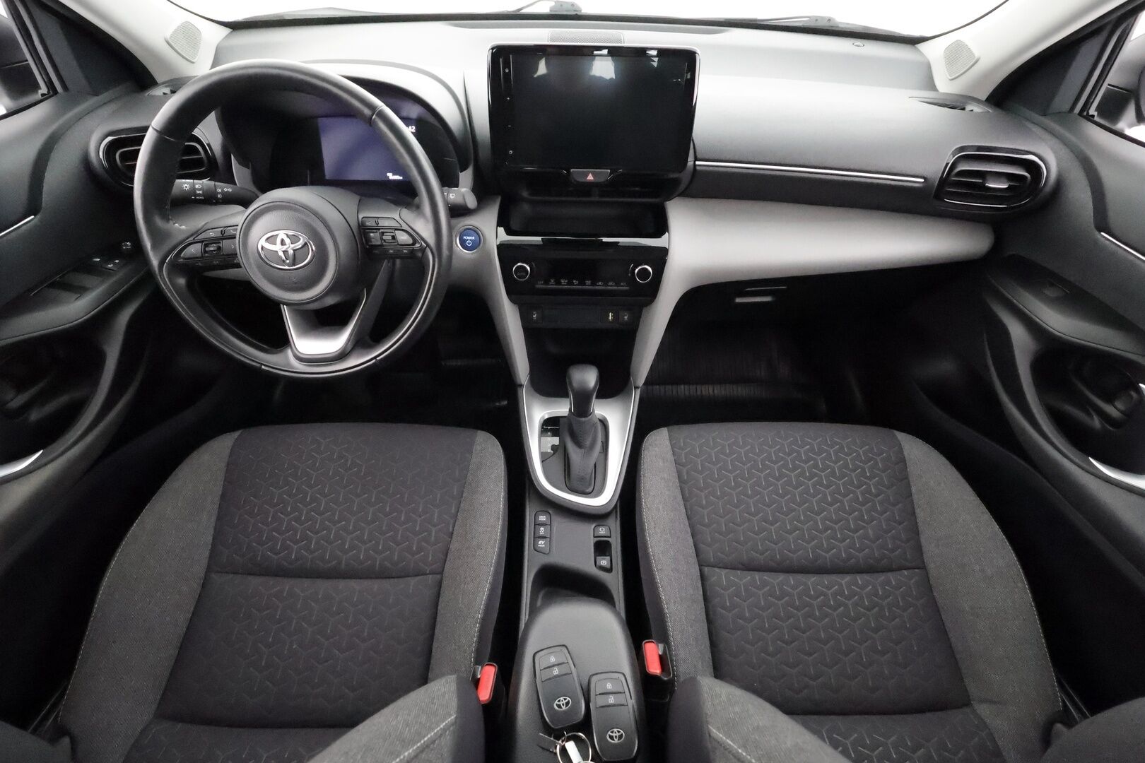 Toyota Yaris Cross 2022 1,5 Hybrid Active - | ACC | LED | P.Kamera | Lohkolämmitin | Kaistavahti | Keyless | 1-om Suomi-auto | Kahdet renkaat | Merkkihuollot |