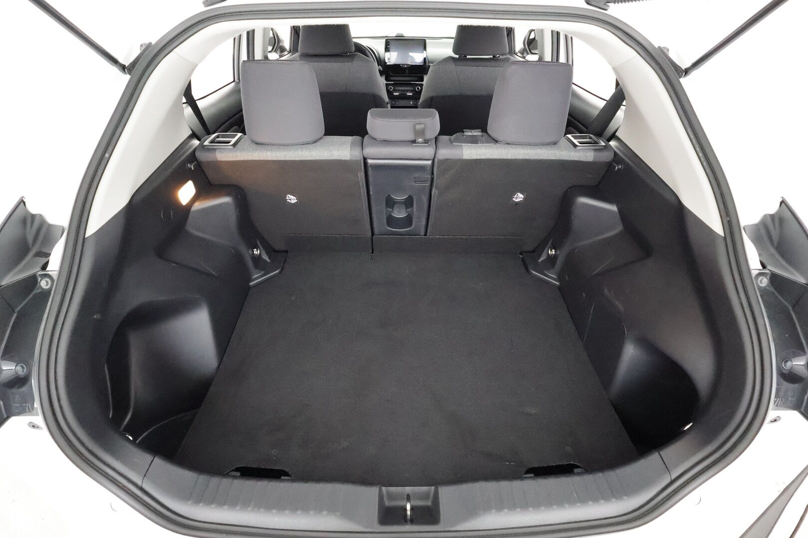 Toyota Yaris Cross 2022 1,5 Hybrid Active - | ACC | LED | P.Kamera | Lohkolämmitin | Kaistavahti | Keyless | 1-om Suomi-auto | Kahdet renkaat | Merkkihuollot |