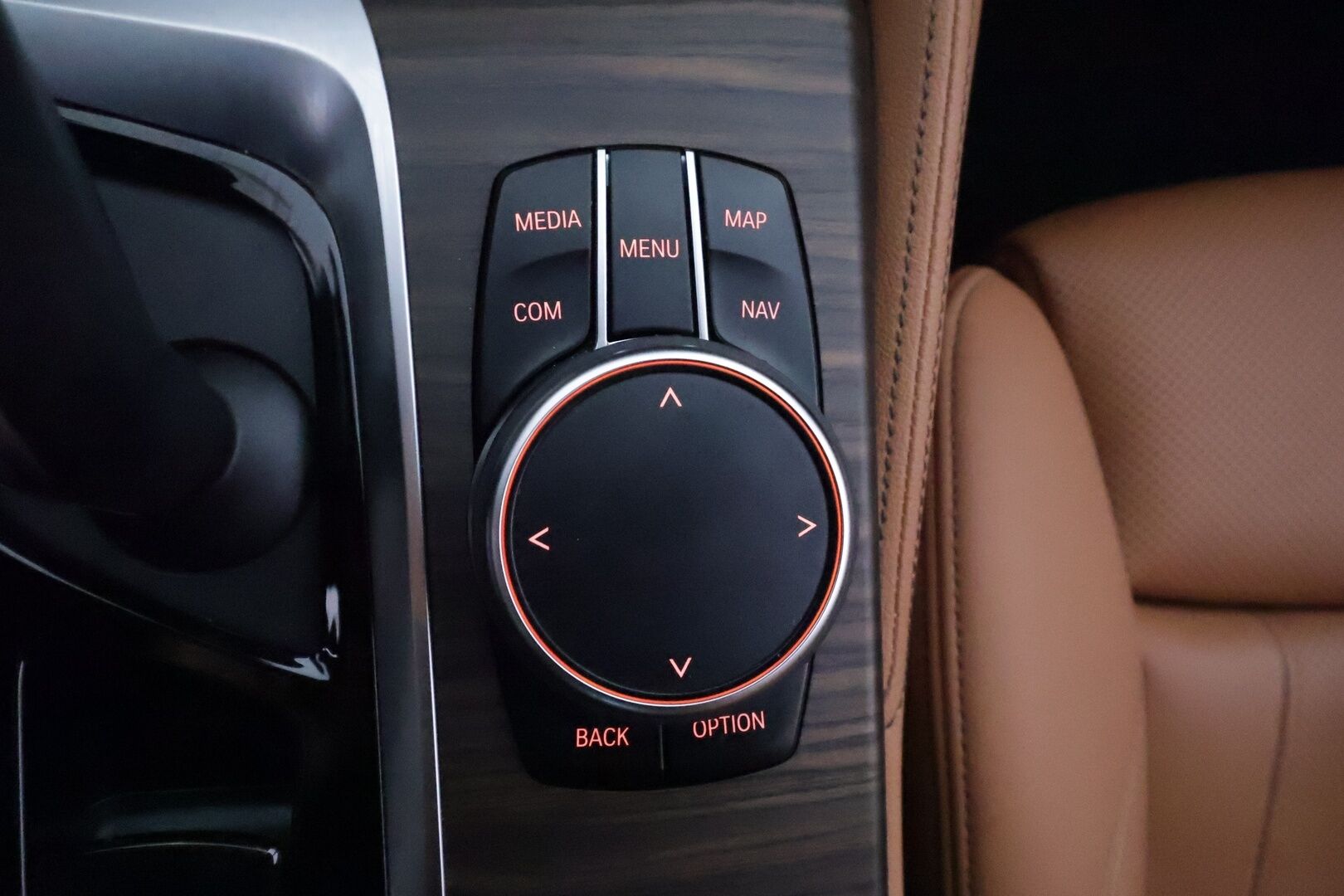 BMW 530 2023 G31 Touring 530e xDrive A Charged Edition M Sport *ACC / P.kamera / Hifi / Muistipenkki / Comfort Access / LED / Navi* - Akku kuntotarkastettu SoH 93,1% / Suomi-auto / Kahdet renkaat aluvanteilla / Merkkihuollettu - Osta nyt, maksa vasta ensi vuonna