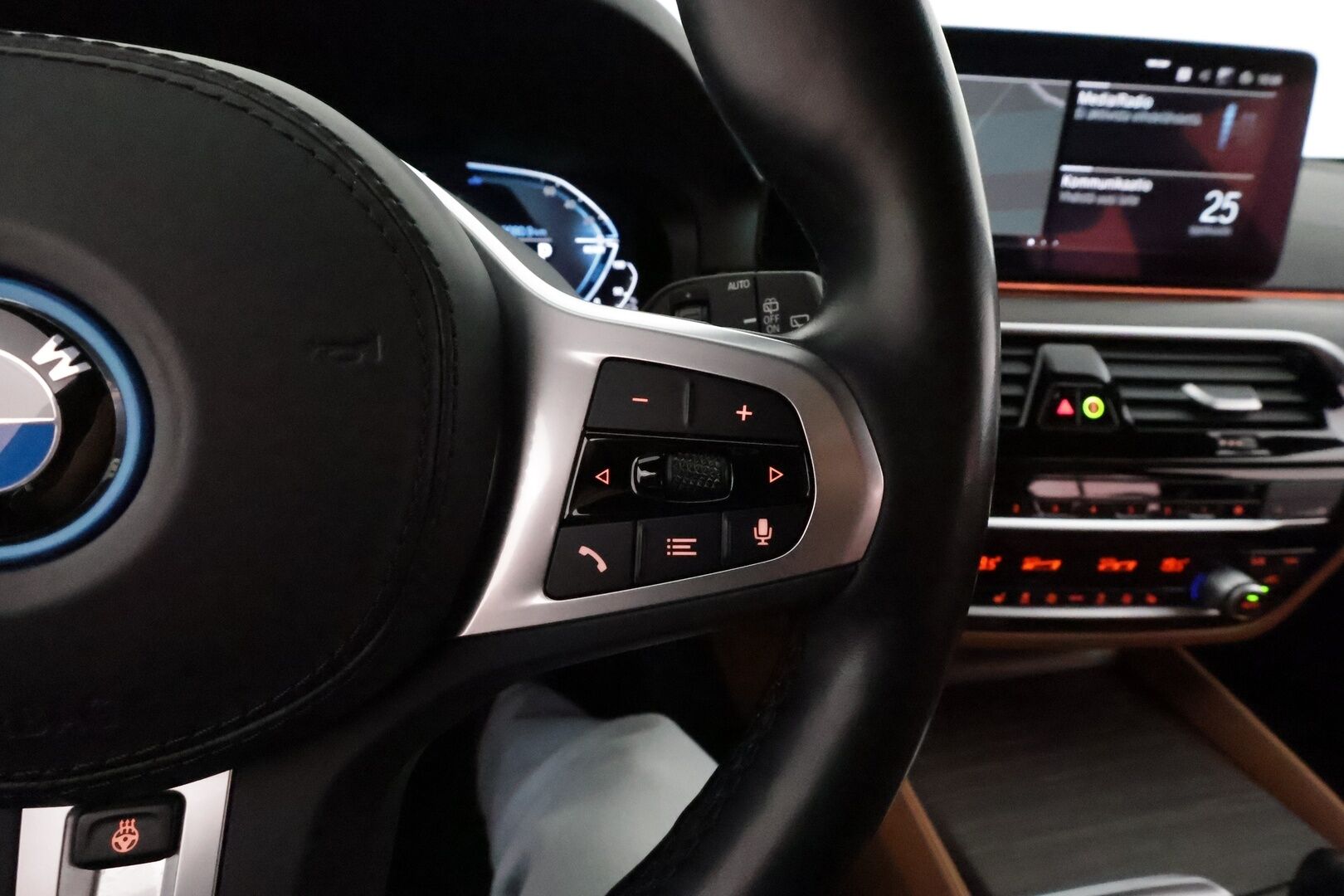 BMW 530 2023 G31 Touring 530e xDrive A Charged Edition M Sport *ACC / P.kamera / Hifi / Muistipenkki / Comfort Access / LED / Navi* - Akku kuntotarkastettu SoH 93,1% / Suomi-auto / Kahdet renkaat aluvanteilla / Merkkihuollettu - Osta nyt, maksa vasta ensi vuonna