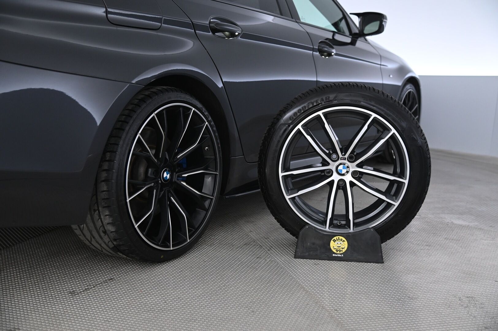 BMW 530 2017 G30 Sedan 530d A Business M Sport - Juuri katsastettu! | H&K | HUD | DA+ | Kattoikkuna | P*kamera | Applecarplay | Individual sisusta | AD-blue vaihdettu | 2x Renkaat & vanteineen