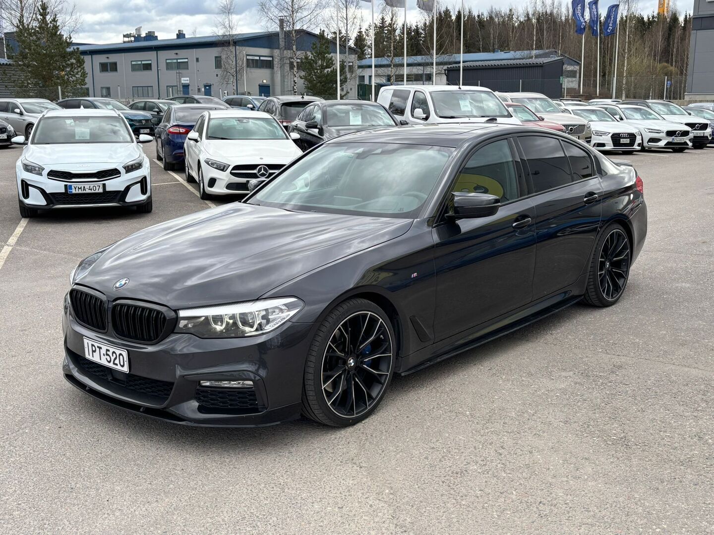 BMW 530 2017 G30 Sedan 530d A Business M Sport *H&K / HUD / DA+ / Kattoikkuna / P*kamera / Applecarplay** - *Juuri saapunut! / AD-blue vaihdettu / 2x Renkaat vanteineen* - HULLUT AVAJAISHULINAT KORKOTARJOUS 3,29 %