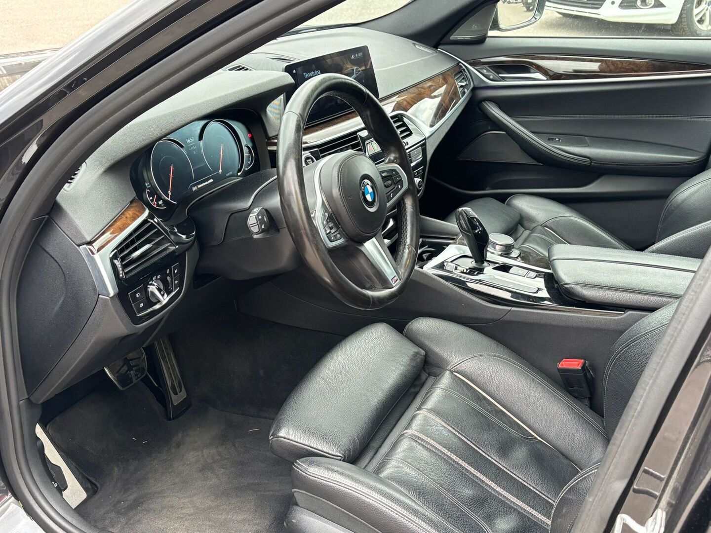 BMW 530 2017 G30 Sedan 530d A Business M Sport *H&K / HUD / DA+ / Kattoikkuna / P*kamera / Applecarplay** - *Juuri saapunut! / AD-blue vaihdettu / 2x Renkaat vanteineen* - HULLUT AVAJAISHULINAT KORKOTARJOUS 3,29 %