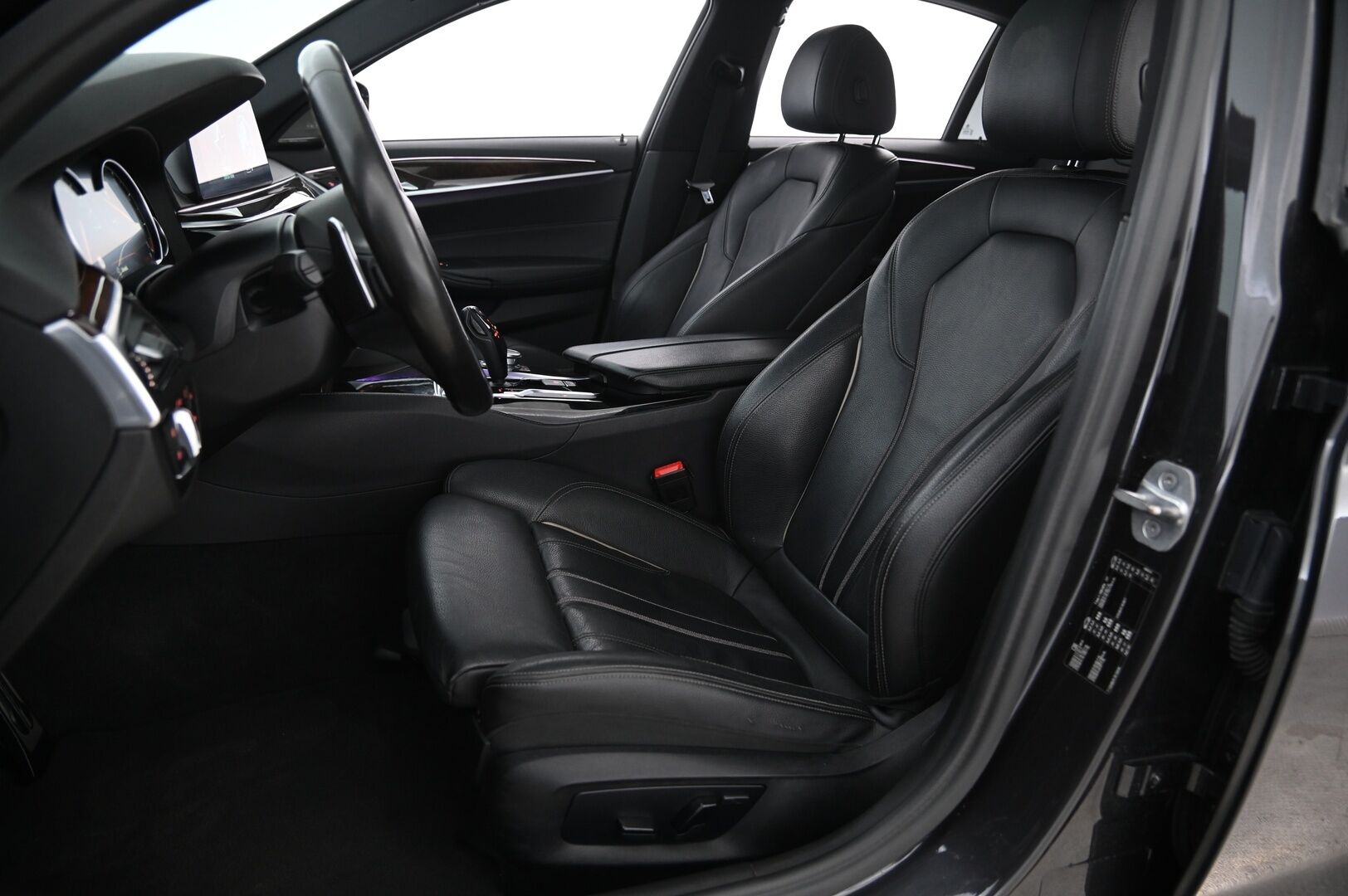 BMW 530 2017 G30 Sedan 530d A Business M Sport - Juuri katsastettu! | H&K | HUD | DA+ | Kattoikkuna | P*kamera | Applecarplay | Individual sisusta | AD-blue vaihdettu | 2x Renkaat & vanteineen
