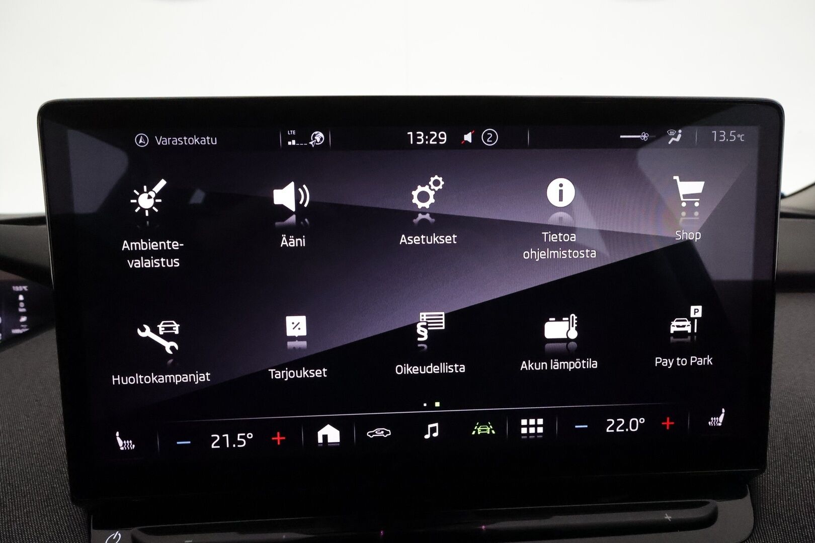 Skoda Enyaq 2022 80 iV - 3,99 % KORKOTARJOUS TÄHÄN AUTOON 31.8. ASTI! - 1Om Suomiauto / Lämpöpumppu / Adapt.Vakkari / ALV / KeylessGo / 360-Kamera / Crystal Matrix LED / Muistipenkki / Puolinahat / Hyvät varusteet!