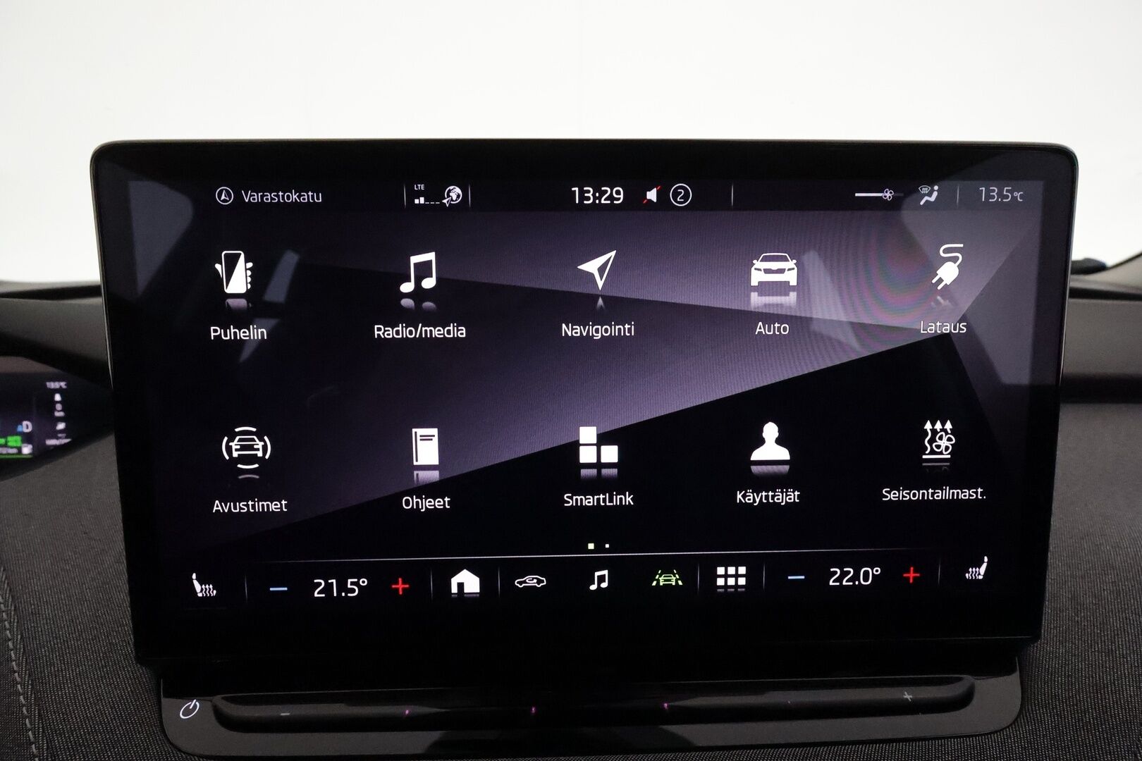 Skoda Enyaq 2022 80 iV - 3,99 % KORKOTARJOUS TÄHÄN AUTOON 31.8. ASTI! - 1Om Suomiauto / Lämpöpumppu / Adapt.Vakkari / ALV / KeylessGo / 360-Kamera / Crystal Matrix LED / Muistipenkki / Puolinahat / Hyvät varusteet!