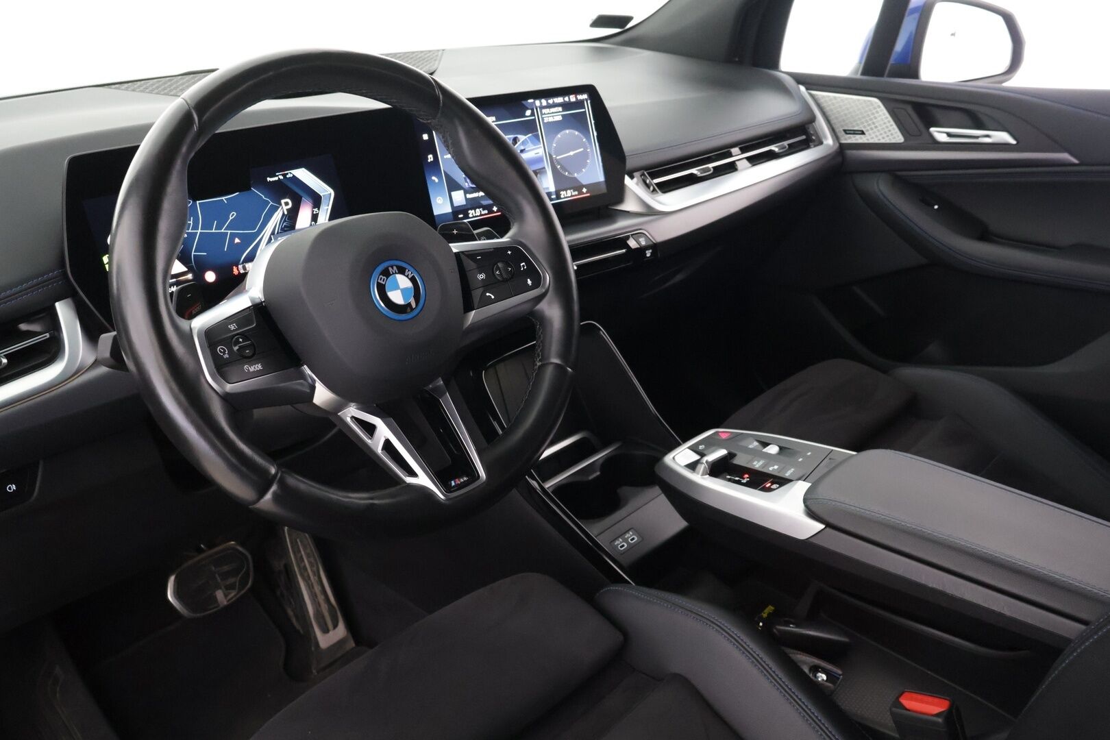 BMW 230 2023 U06 Active Tourer 230e xDrive Charged Edition M Sport *Driving Assistant Plus / H&K / Koukku / Kuskin penkki muistilla ja hieronnalla* - *Juuri Huollettu / Portimao Blue / Shadow Line / IconicSounds*