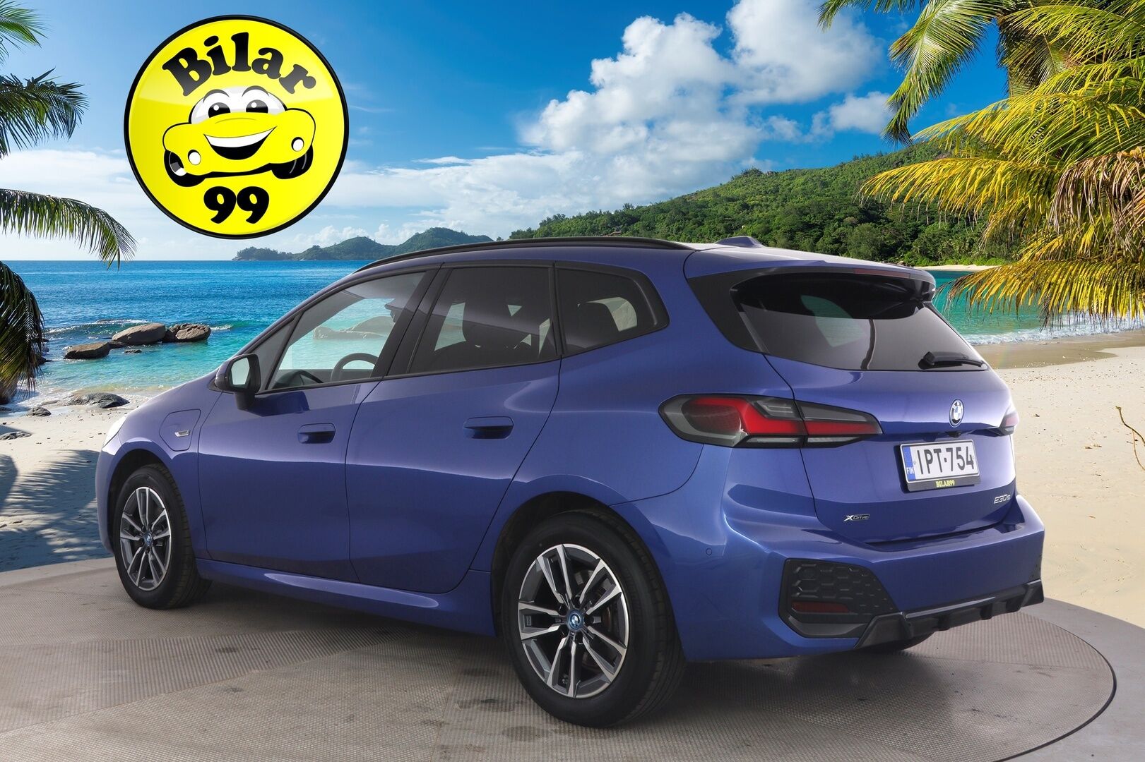 BMW 230 2022 U06 Active Tourer 230e xDrive Charged Edition M Sport *Driving Assistant Plus / H&K / Koukku / Kuskin penkki muistilla ja hieronnalla* - 3,99 % KORKOTARJOUS TÄHÄN AUTOON - *Juuri Huollettu / Portimao Blue / Shadow Line / IconicSounds*