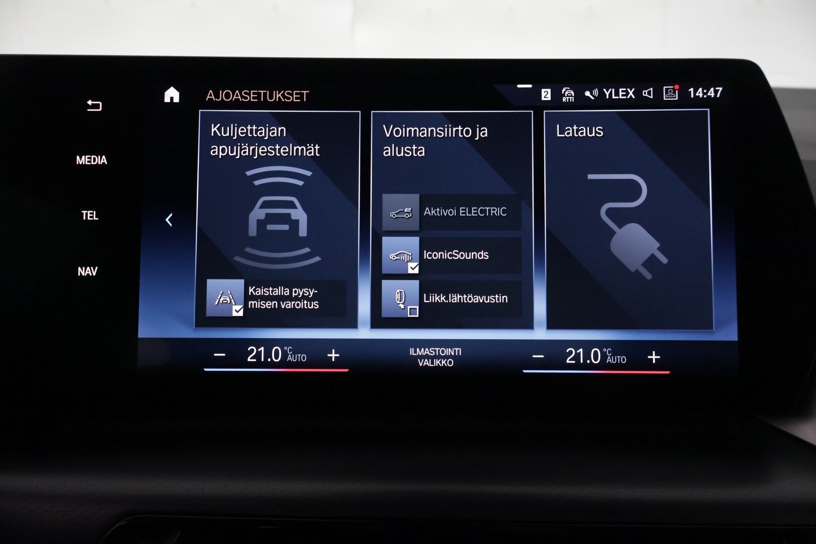 BMW 230 2023 U06 Active Tourer 230e xDrive Charged Edition M Sport *Driving Assistant Plus / H&K / Koukku / Kuskin penkki muistilla ja hieronnalla* - *Juuri Huollettu / Portimao Blue / Shadow Line / IconicSounds*