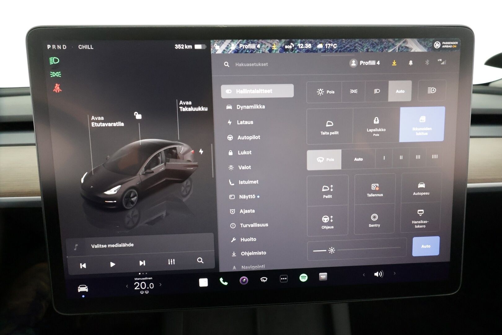 Tesla Model 3 2022 Long Range Dual Motor AWD * Koukku / Lasikatto / ILP /  ACC / Matrix-LED / P.Kamera / Muistipenkki / Premium Audio * - Akku kuntotarkastettu! / 2x Latauskaapelit / Kahdet renkaat