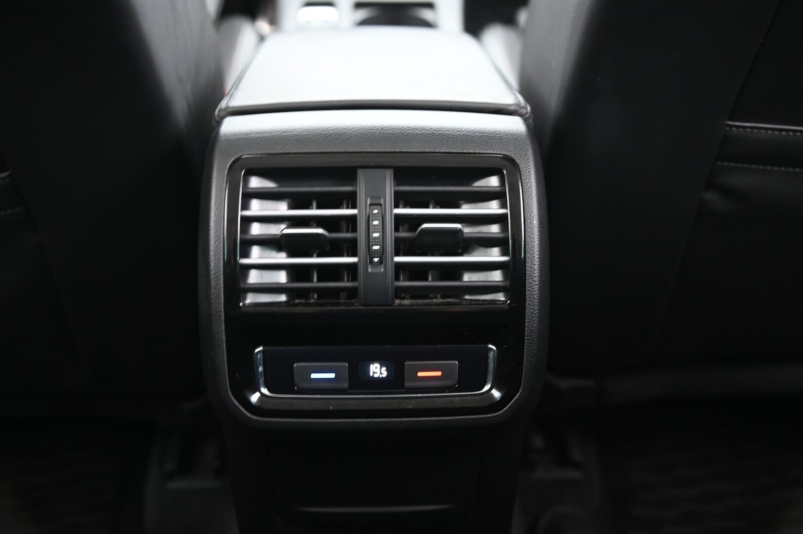 Volkswagen Passat 2018 Variant Alltrack 2,0 TDI 140 kW (190 hv) 4MOTION DSG-automaatti - ACC | nahat | Digimittaristo | Webasto | P.Kamera | Vetokoukku | 2x renkaat&vanteet