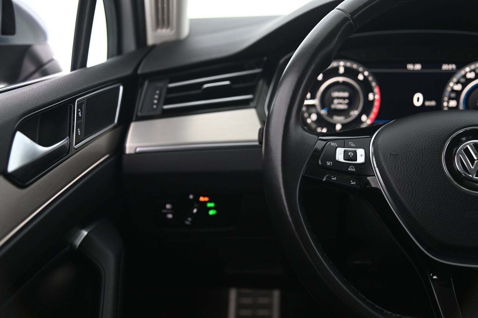 Volkswagen Passat 2018 Variant Alltrack 2,0 TDI 140 kW (190 hv) 4MOTION DSG-automaatti - ACC | nahat | Digimittaristo | Webasto | P.Kamera | Vetokoukku | 2x renkaat&vanteet