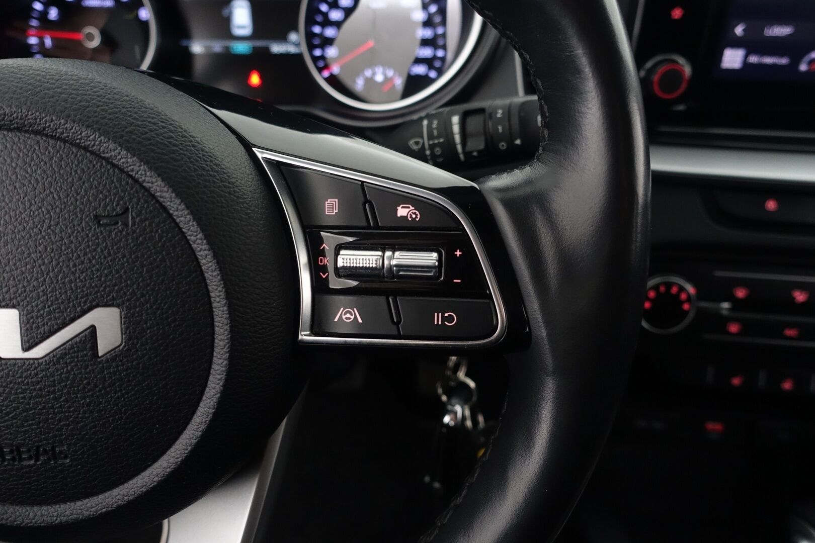 Kia Ceed 2022 1,0 T-GDI Mild-Hybrid 120hv LX SW DCT * Suomi-auto / Vakkari / P.Kamera / AppleCarPlay / Kaistavahti / 2X Renkaat * - HULLUT AVAJAISHULINAT KORKOTARJOUS 3,29 %