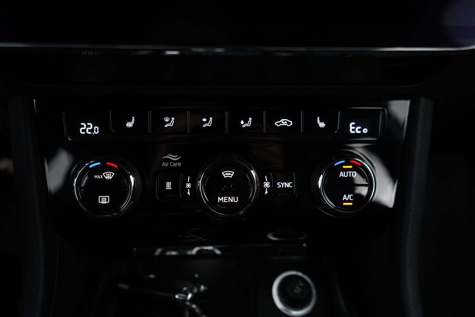 Skoda Superb 2021 Combi 1.4 TSI PHEV SportLine iV DSG Autom. *ACC / Canton / Sport-penkit muistilla / Webasto / Koukku / Digimittaristo* - Skoda OEM Alumiinivanteet / Kummatkin laturit / Sport-line 