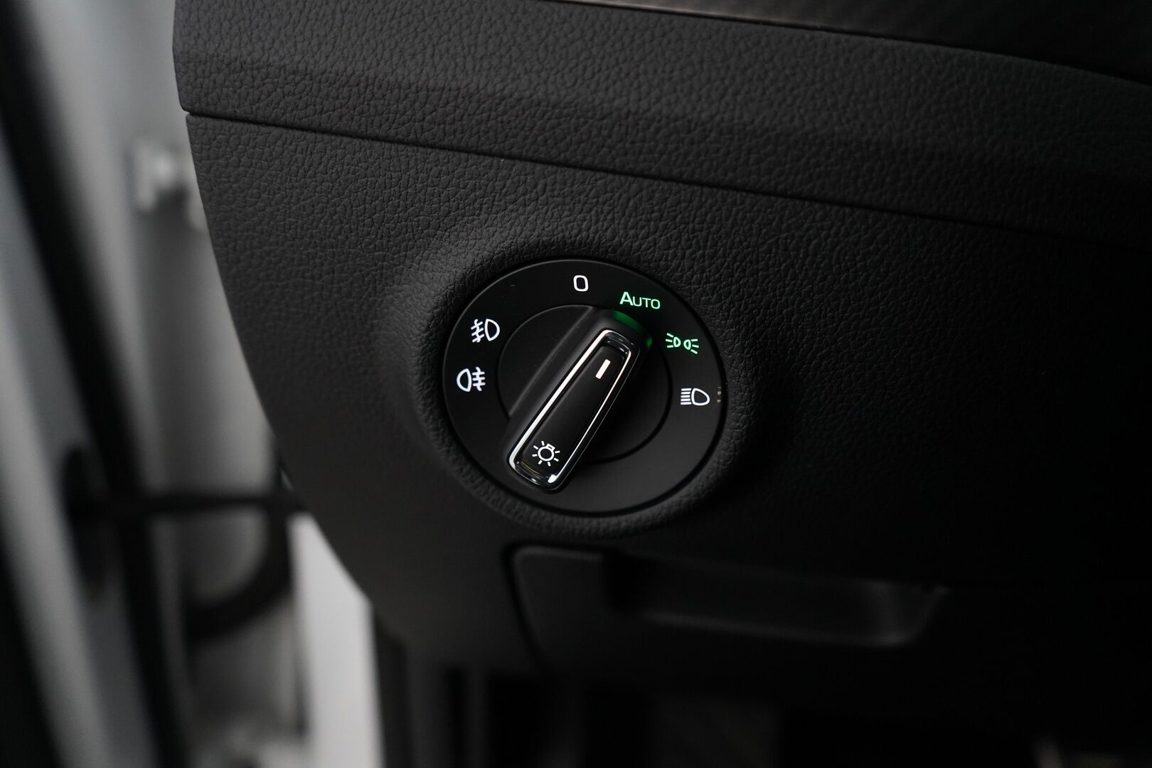Skoda Superb 2021 Combi 1.4 TSI PHEV SportLine iV DSG Autom. *ACC / Canton / Sport-penkit muistilla / Webasto / Koukku / Digimittaristo* - Skoda OEM Alumiinivanteet / Kummatkin laturit / Sport-line 