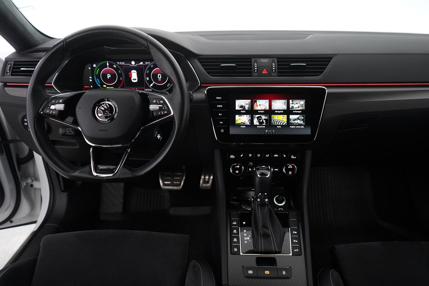 Skoda Superb 2021 Combi 1.4 TSI PHEV SportLine iV DSG Autom. *ACC / Canton / Sport-penkit muistilla / Webasto / Koukku / Digimittaristo* - Skoda OEM Alumiinivanteet / Kummatkin laturit / Sport-line 
