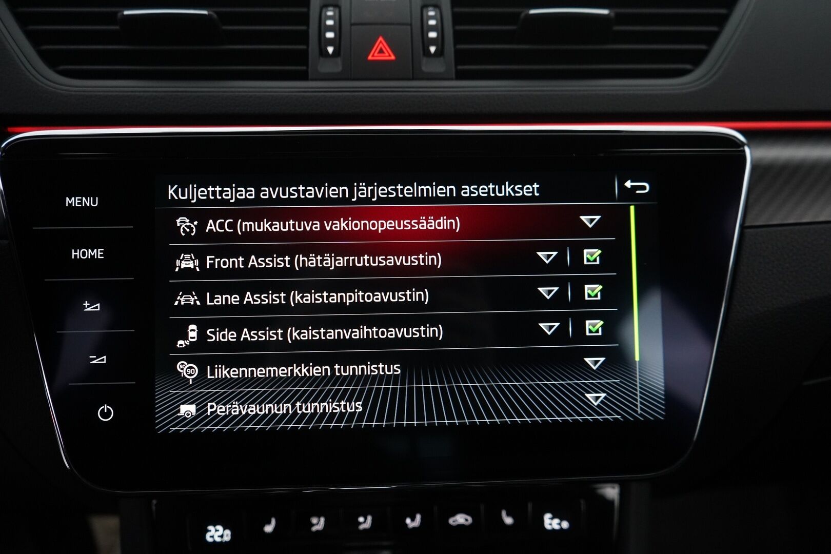 Skoda Superb 2021 Combi 1.4 TSI PHEV SportLine iV DSG Autom. *ACC / Canton / Sport-penkit muistilla / Webasto / Koukku / Digimittaristo* - Skoda OEM Alumiinivanteet / Kummatkin laturit / Sport-line 