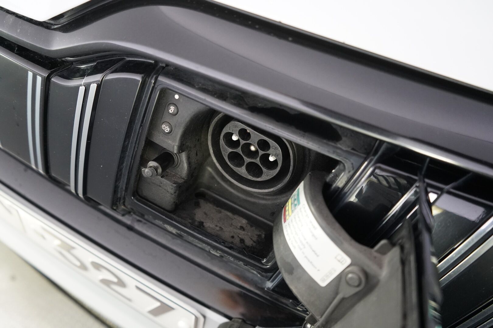 Skoda Superb 2021 Combi 1.4 TSI PHEV SportLine iV DSG Autom. *ACC / Canton / Sport-penkit muistilla / Webasto / Koukku / Digimittaristo* - Skoda OEM Alumiinivanteet / Kummatkin laturit / Sport-line 